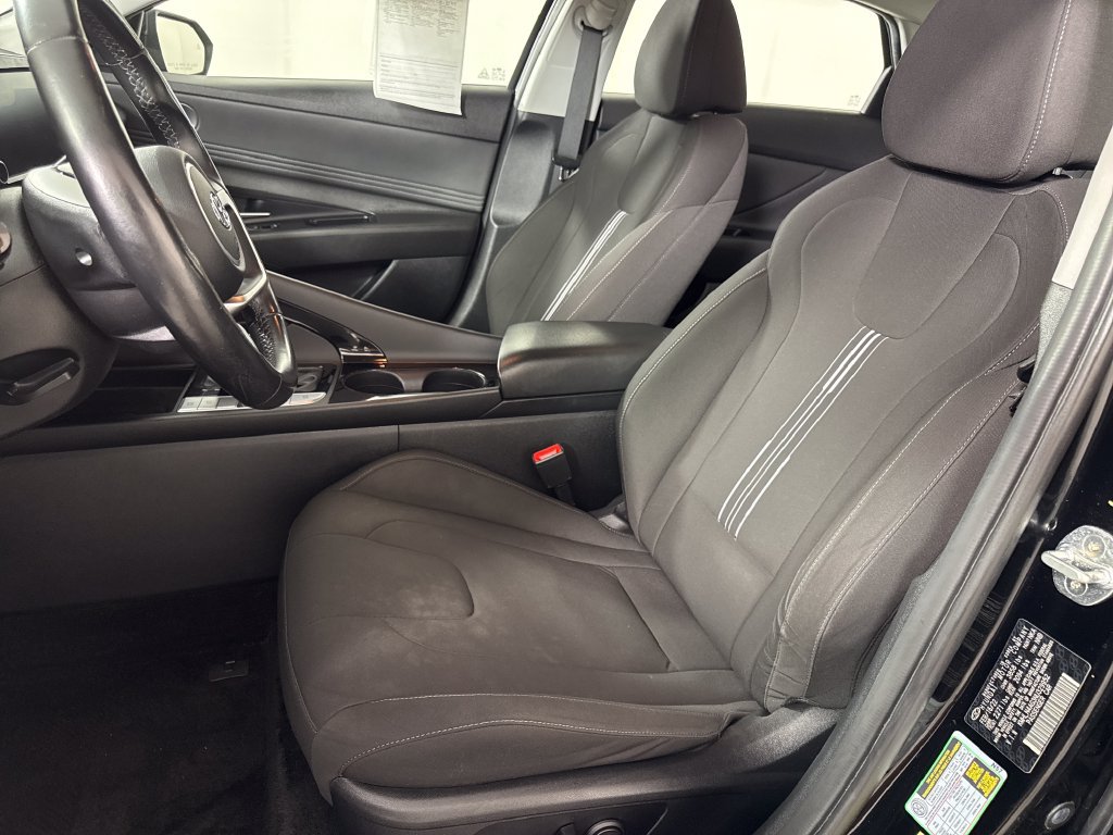 Used 2022 Hyundai Elantra SEL w/ Convenience + Premium Package FWD image 11