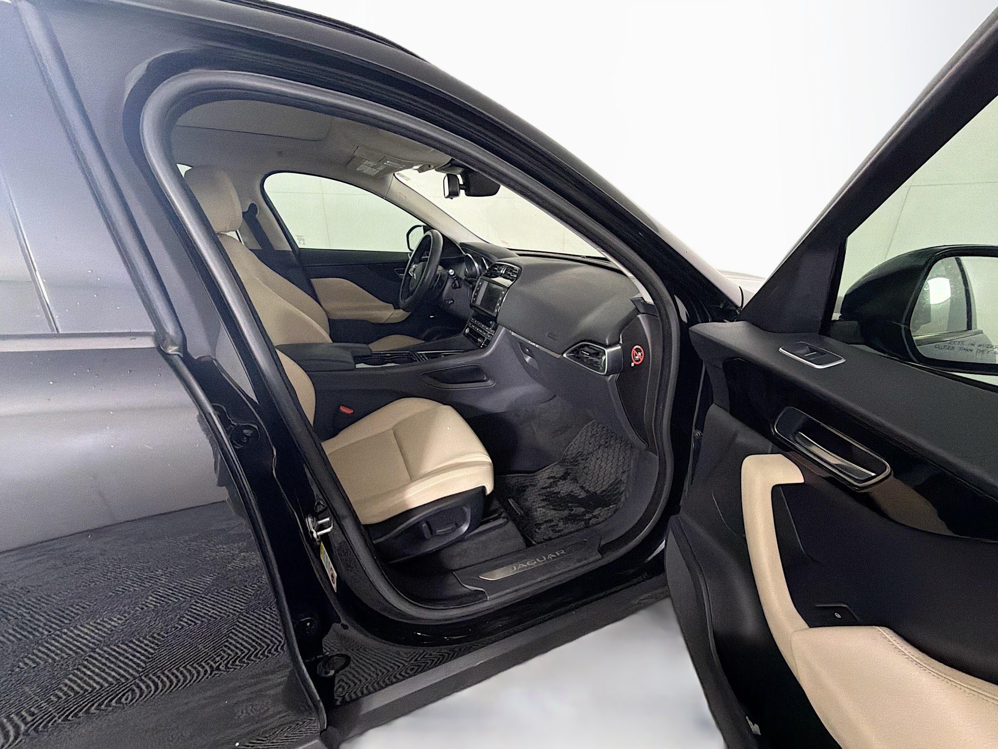 Used 2017 Jaguar F-PACE Premium AWD/4WD image 31