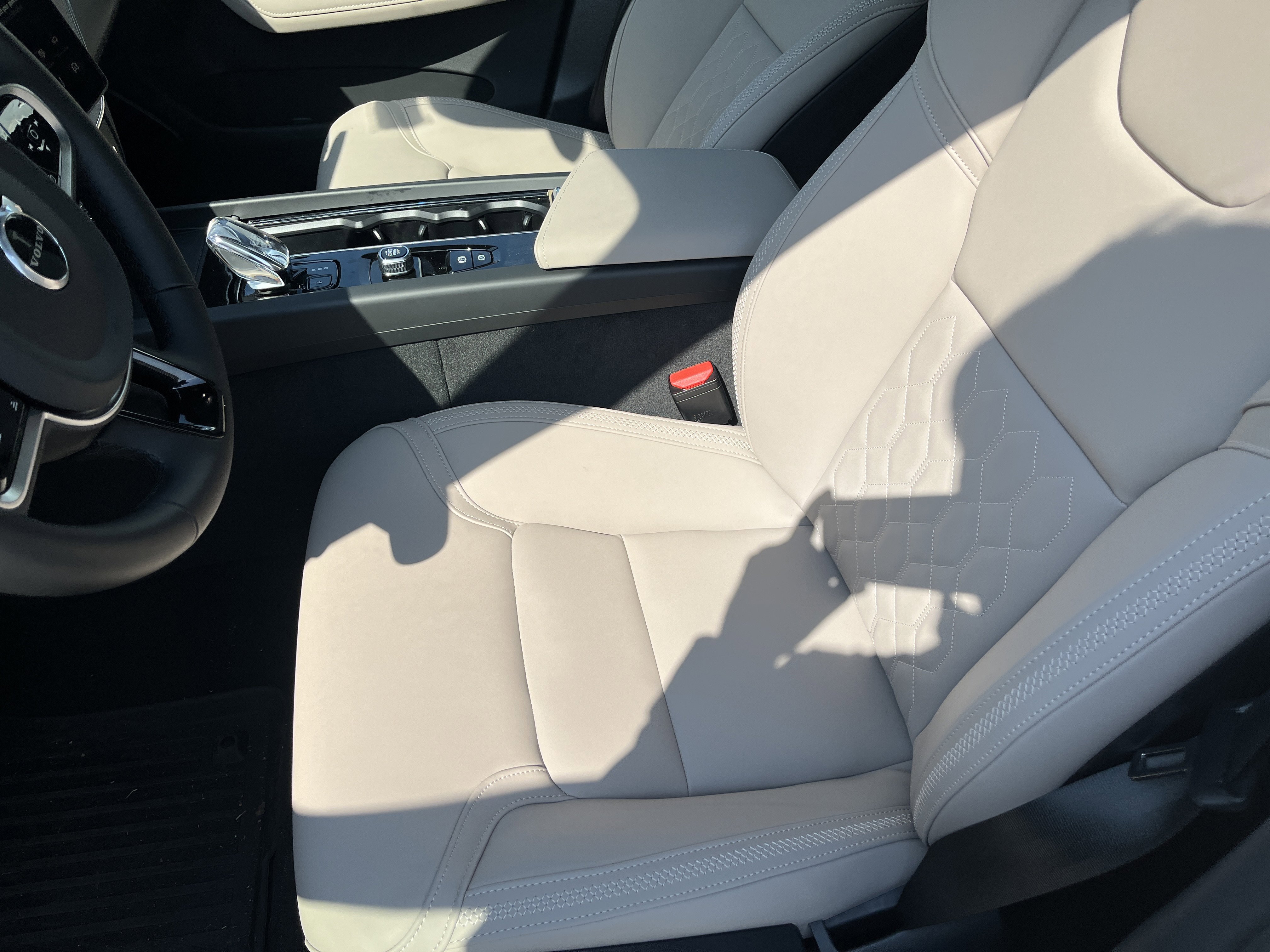 New 2026 Volvo XC60 B5 Plus w/ Protection Package Premier image 21