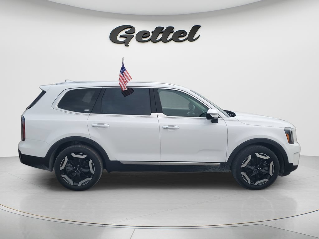 Used 2025 Kia Telluride EX w/ EX Captain's Chair Package AWD/4WD image 4