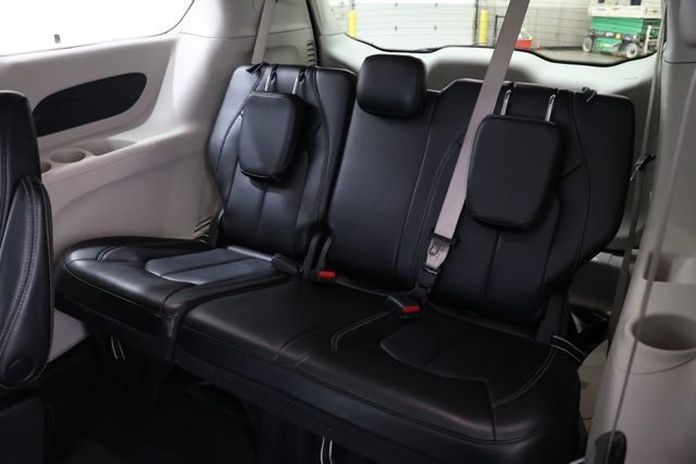 Used 2023 Chrysler Pacifica Touring-L FWD image 34