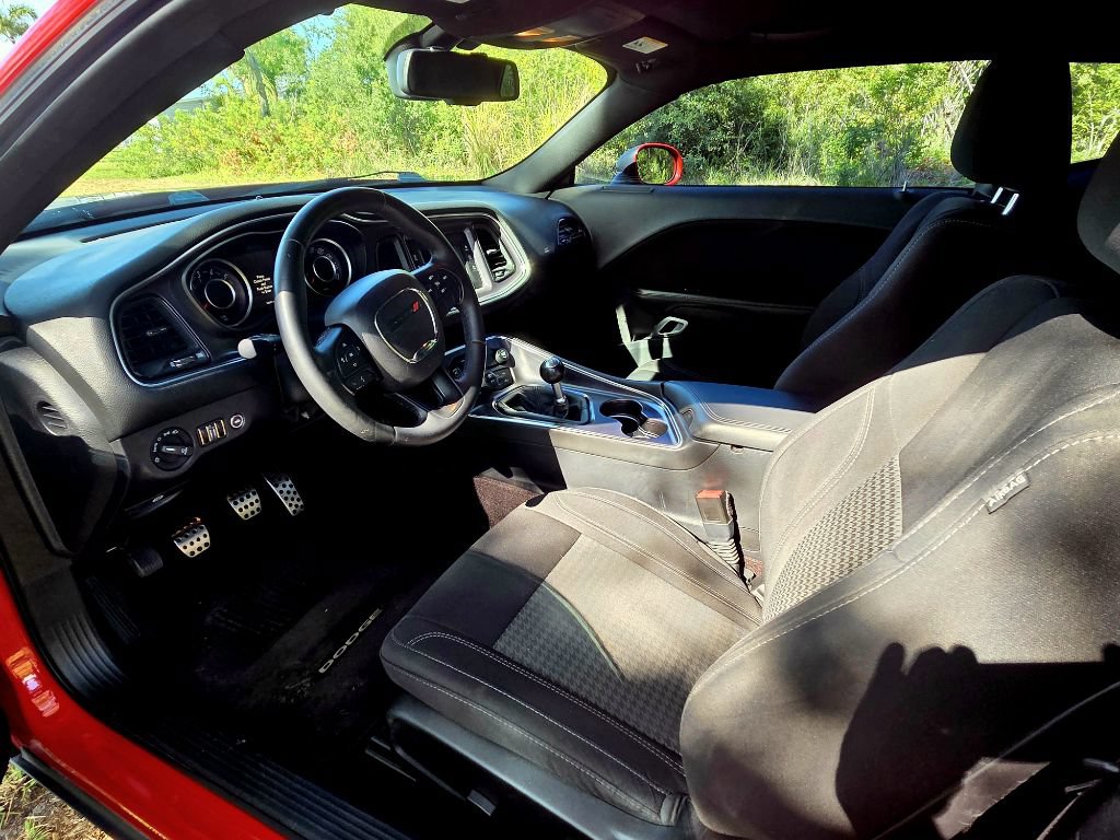 Used 2016 Dodge Challenger R/T RWD image 9