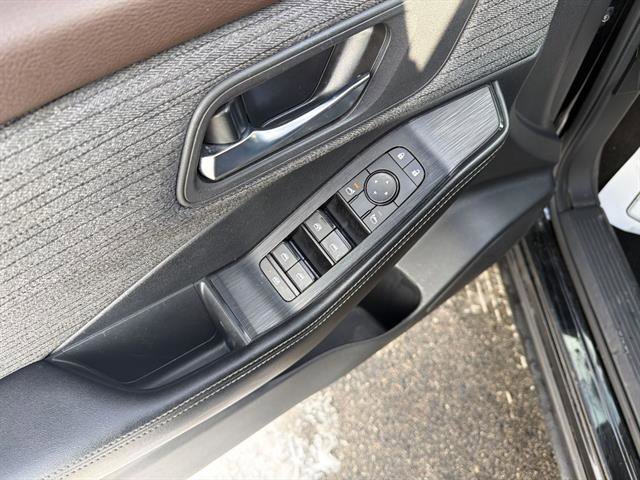 Used 2023 Nissan Rogue SV image 38