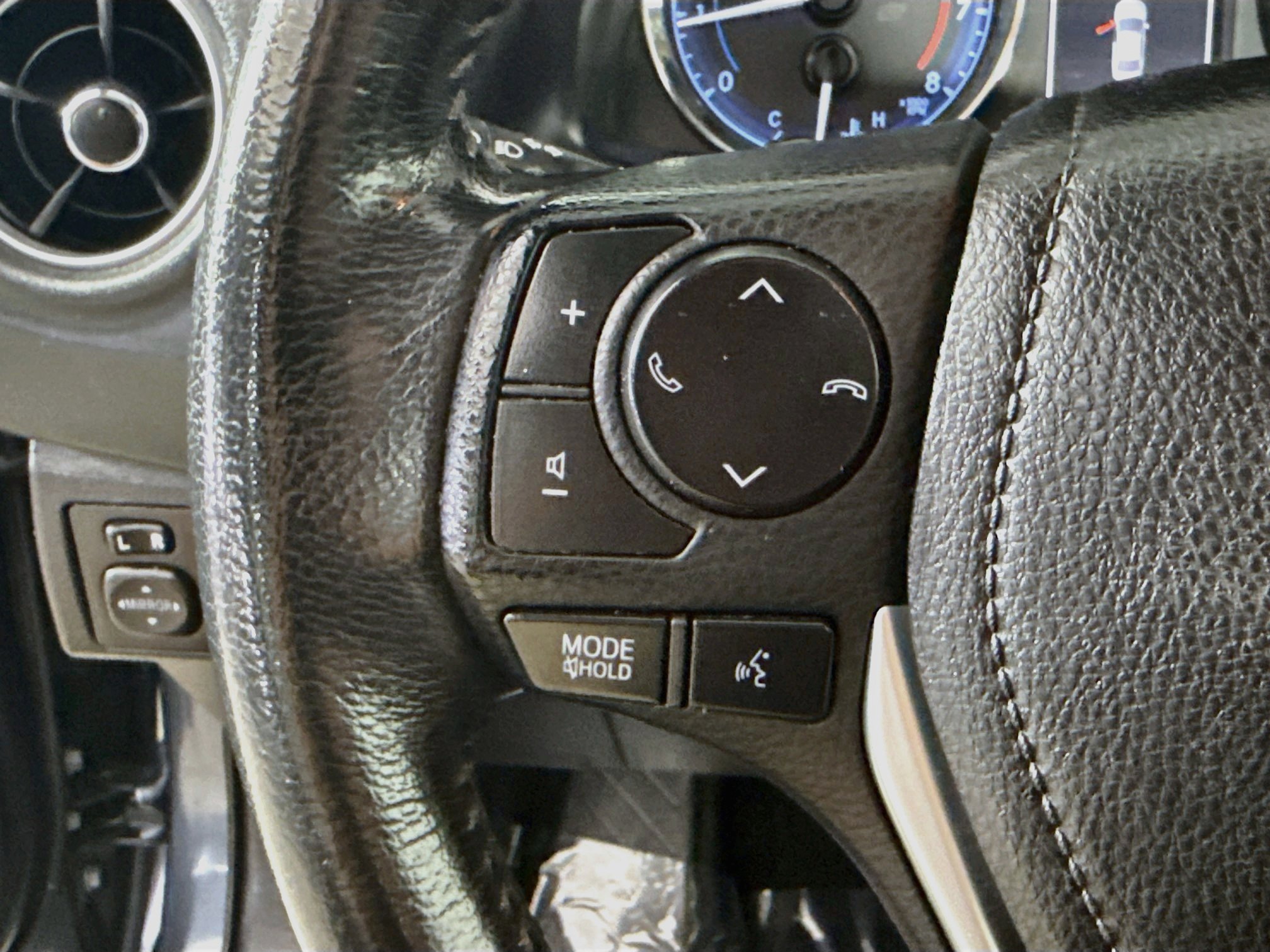 Used 2019 Toyota Corolla XSE FWD image 14