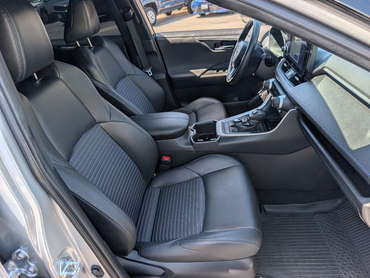 Used 2023 Toyota RAV4 XSE AWD/4WD image 8