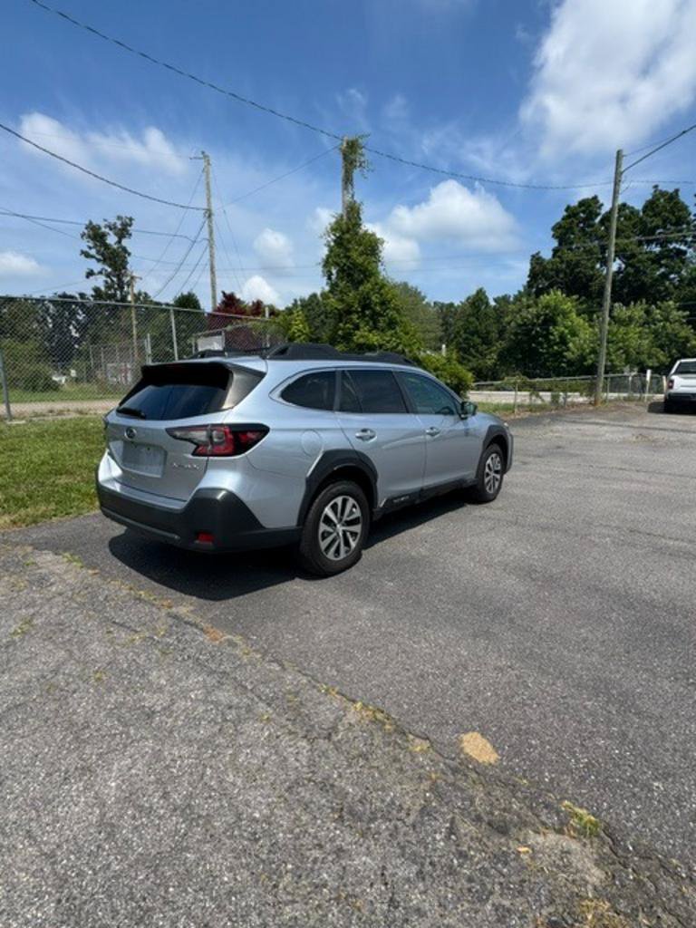 Used 2023 Subaru Outback Premium AWD/4WD image 4