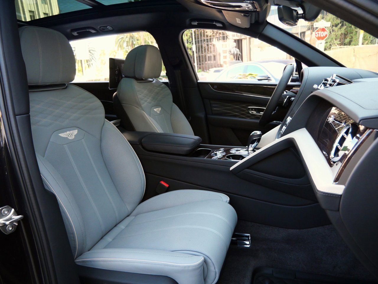 New 2025 Bentley Bentayga Extended Wheelbase image 30