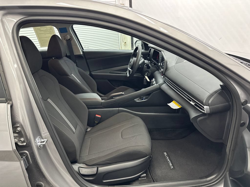 Used 2026 Hyundai Elantra SE w/ Cargo Package FWD image 13
