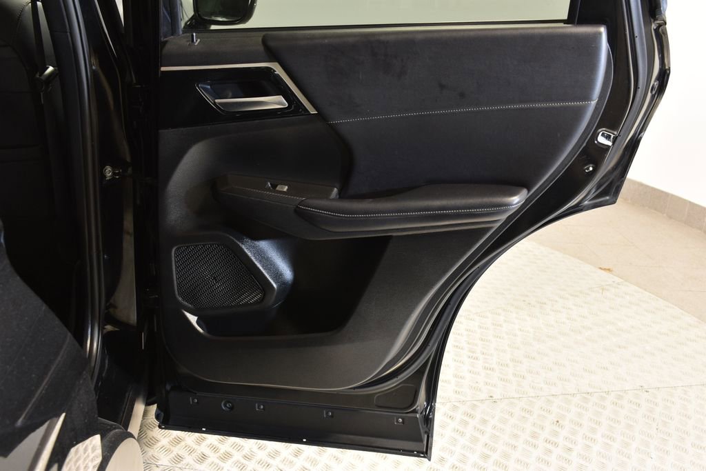 Used 2024 Mitsubishi Outlander SE Black Edition image 31