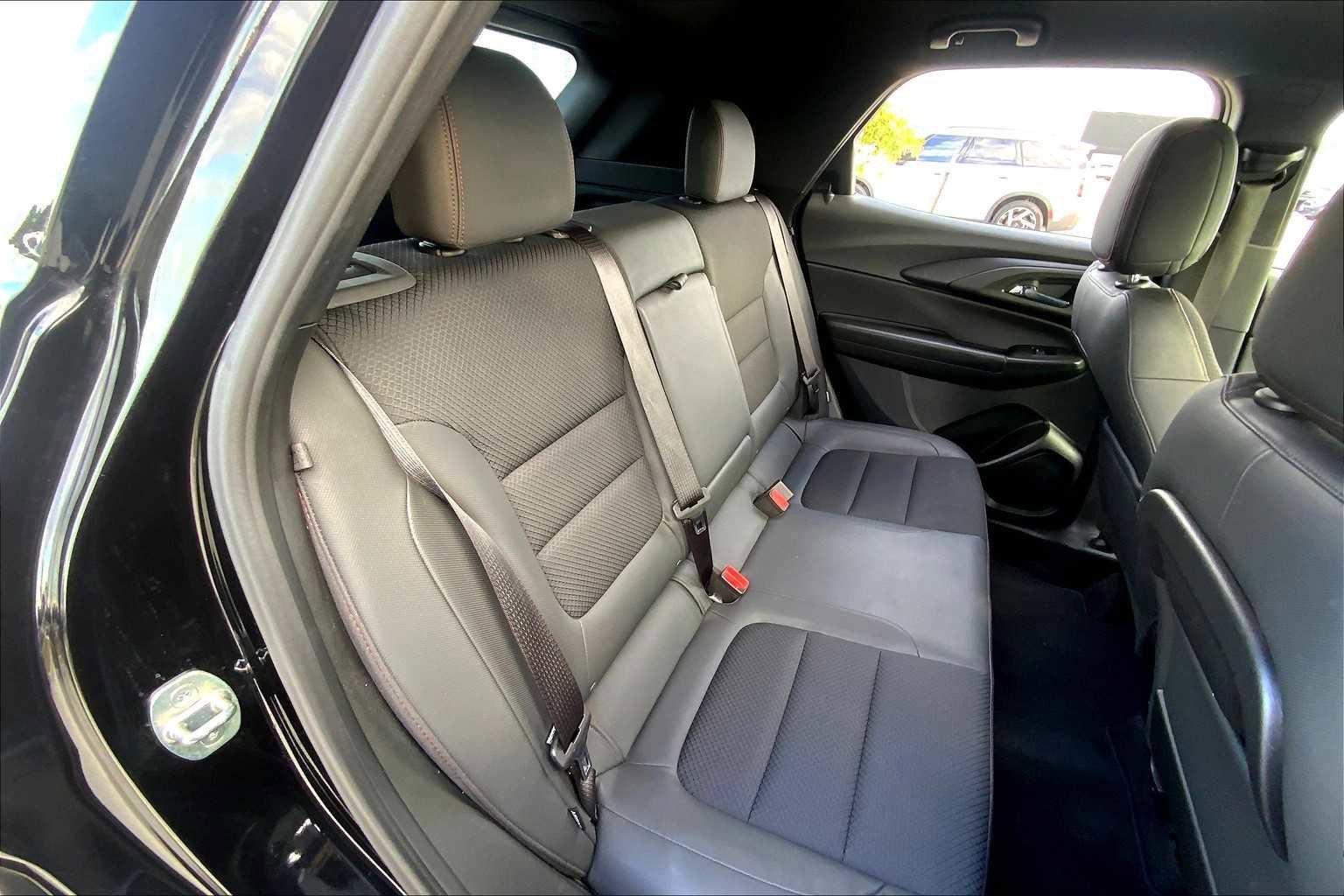 Used 2021 Chevrolet TrailBlazer RS w/ Technology Package image 19