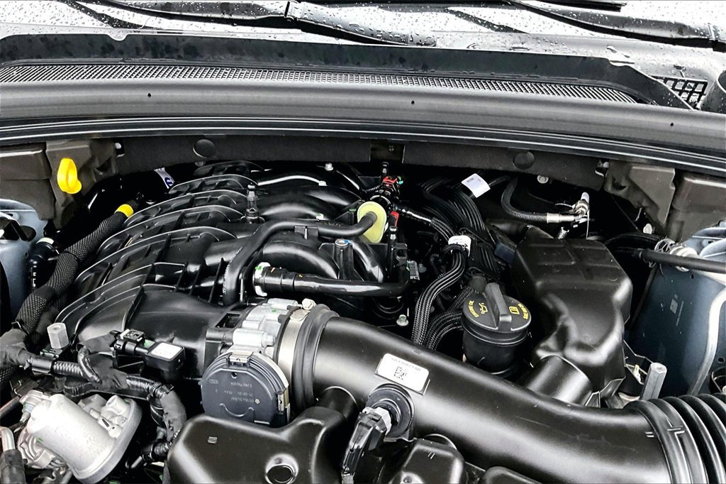 Used 2025 Jeep Grand Cherokee L Laredo w/ Luxury Tech Group I image 32