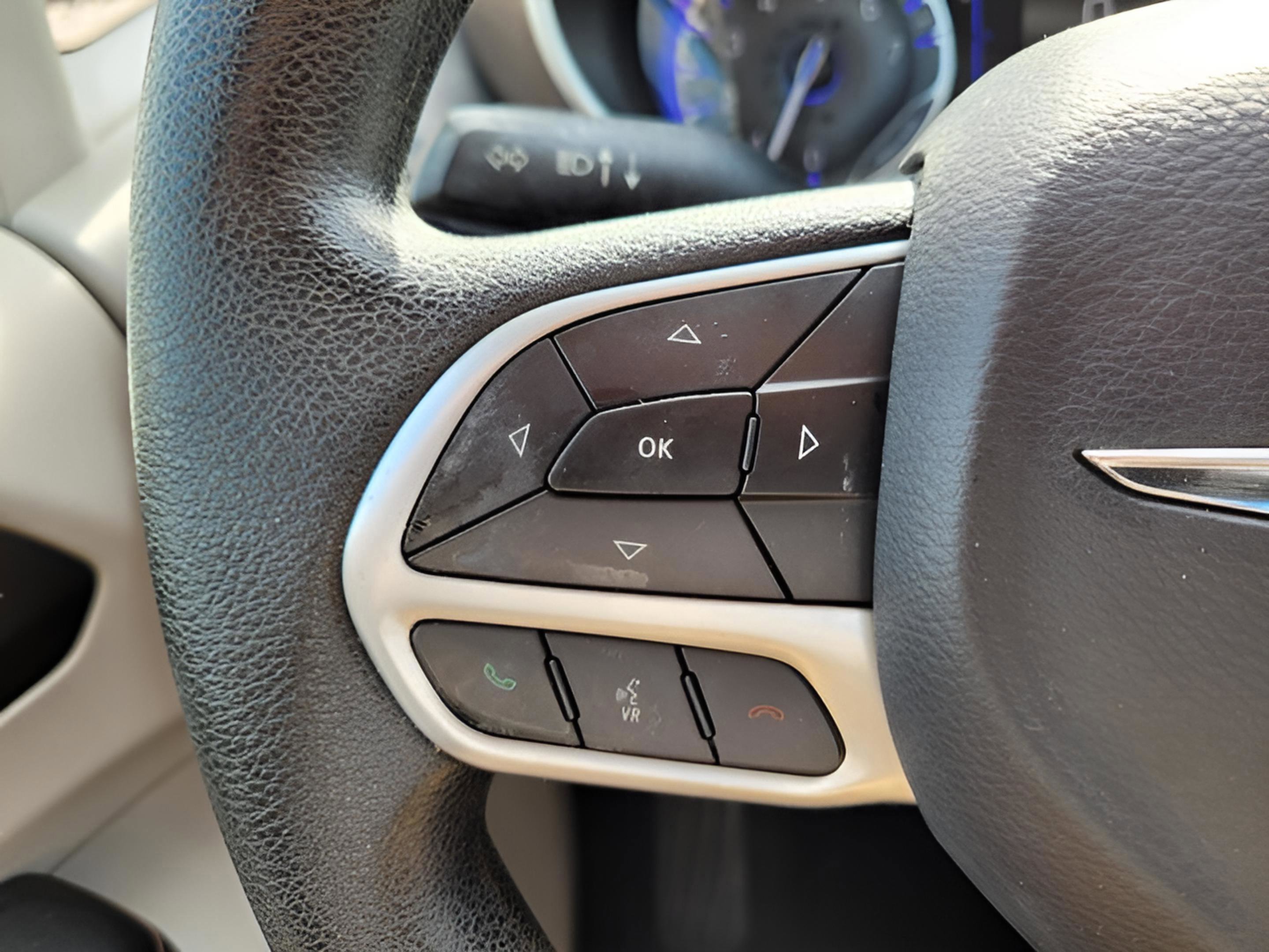 Used 2019 Chrysler Pacifica Touring Plus image 13