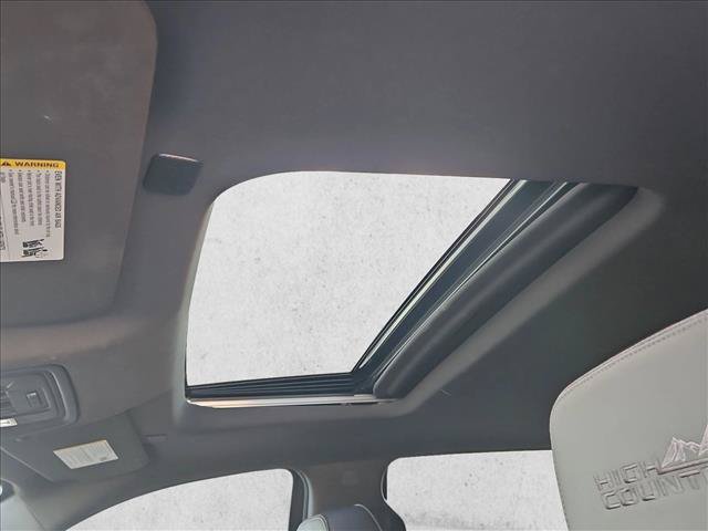Used 2019 Chevrolet Silverado 1500 High Country w/ High Country Premium Package AWD/4WD image 16