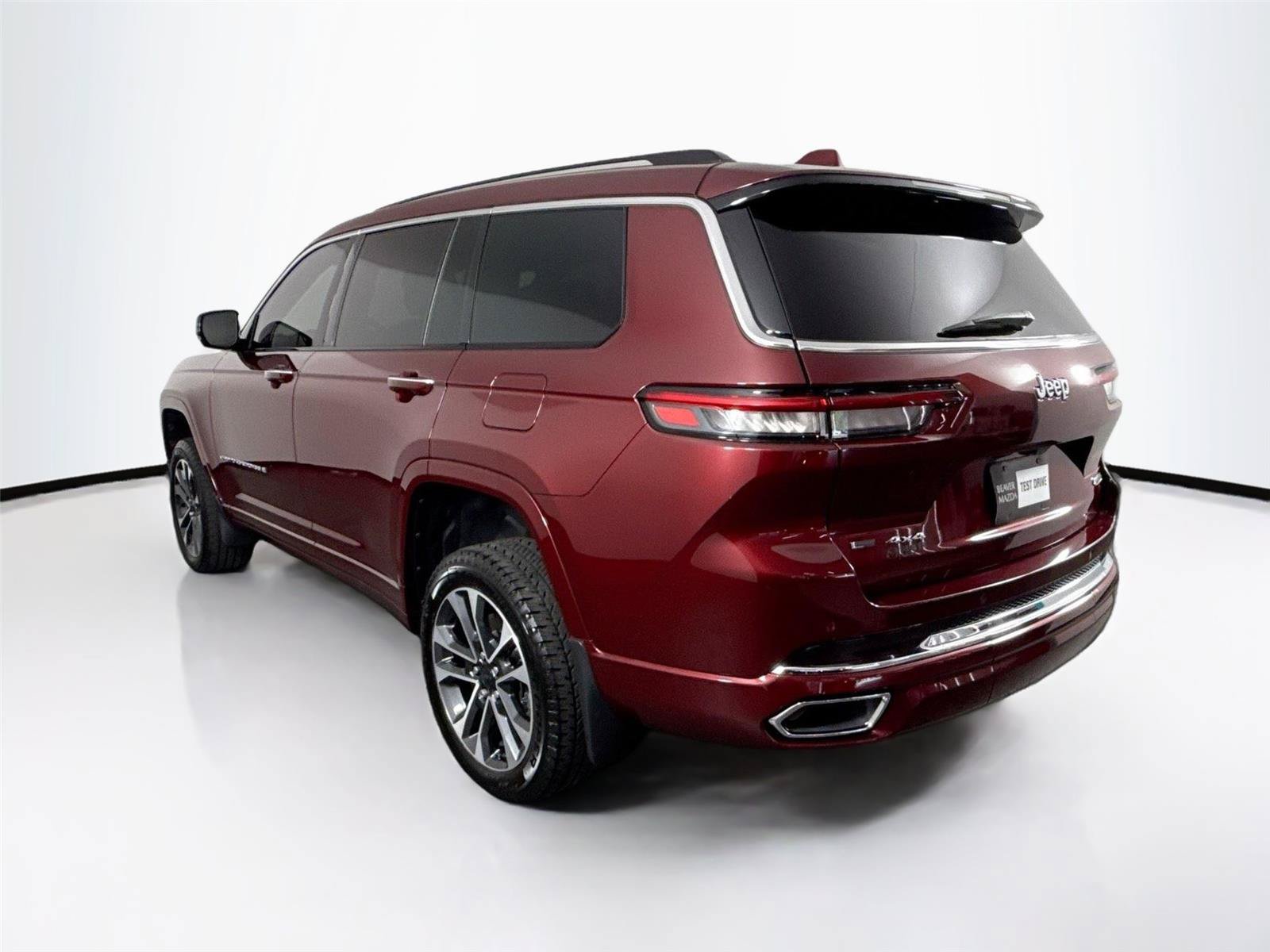 Used 2022 Jeep Grand Cherokee L Overland w/ MOPAR Finishing Package AWD/4WD image 13