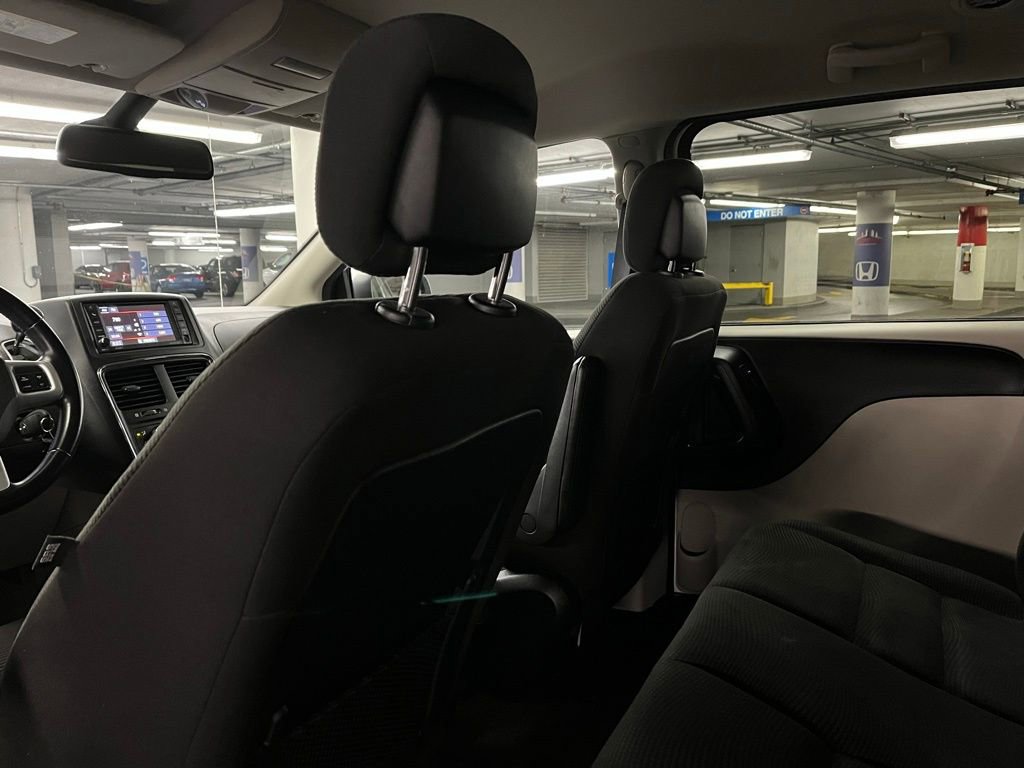 Used 2020 Dodge Grand Caravan SE w/ Rear Park Assist Package image 17