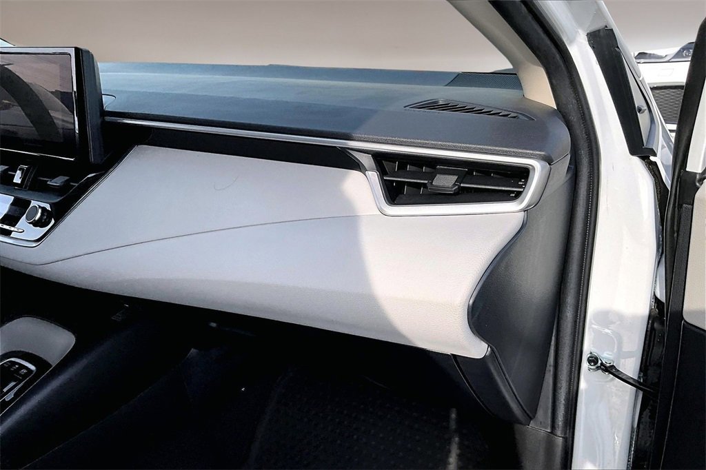 Used 2025 Toyota Corolla LE w/ LE Premium Package image 24