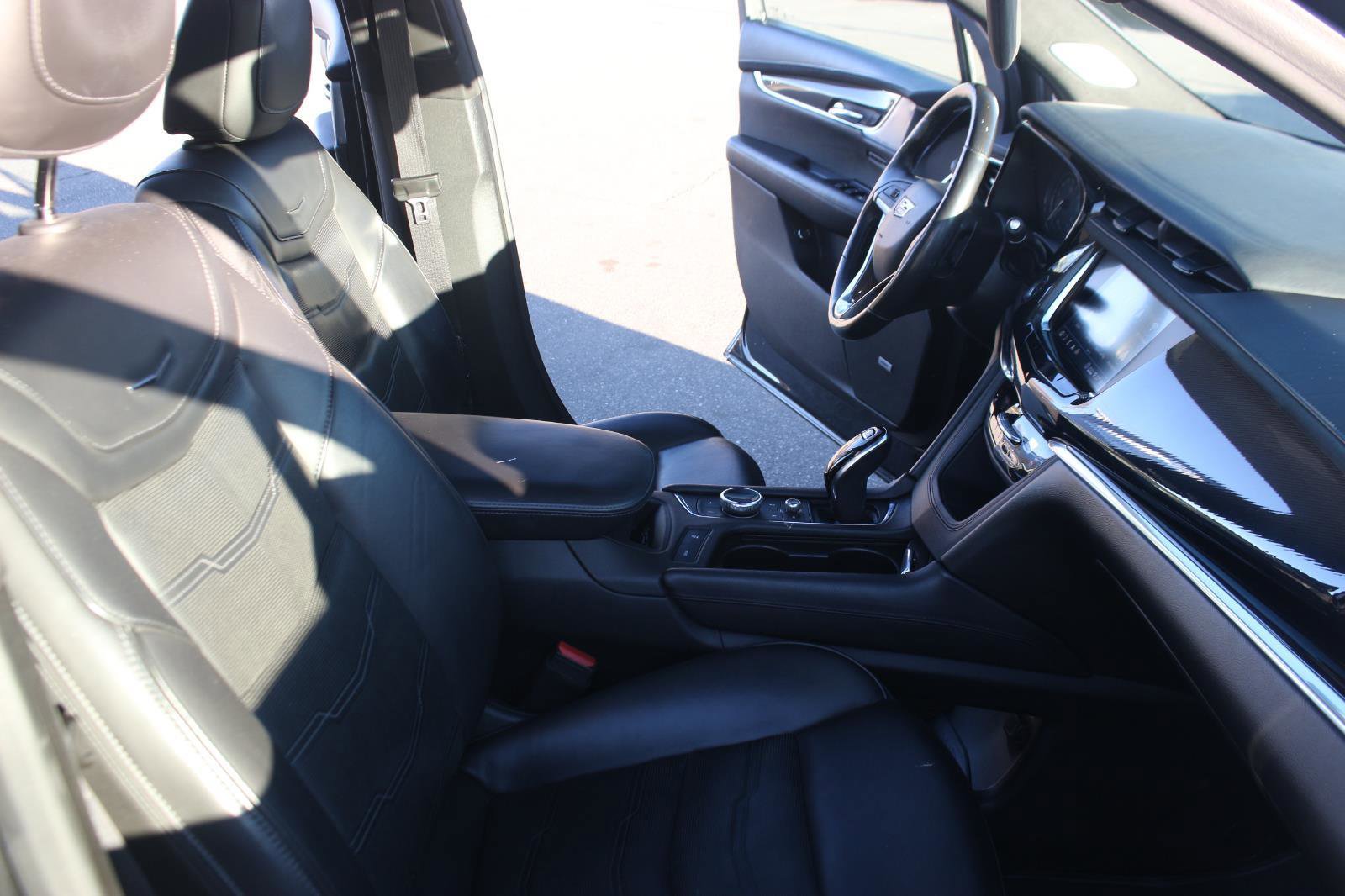 Used 2020 Cadillac XT6 Premium Luxury w/ Platinum Package image 39