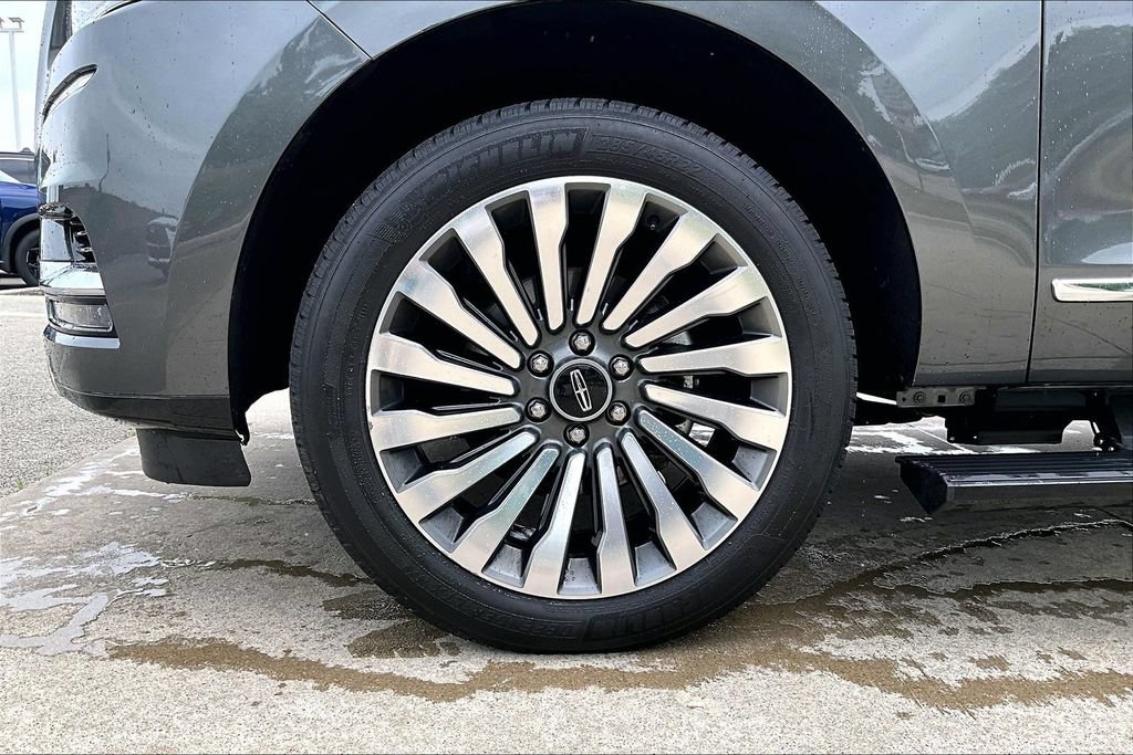 Used 2018 Lincoln Navigator Reserve AWD/4WD image 10