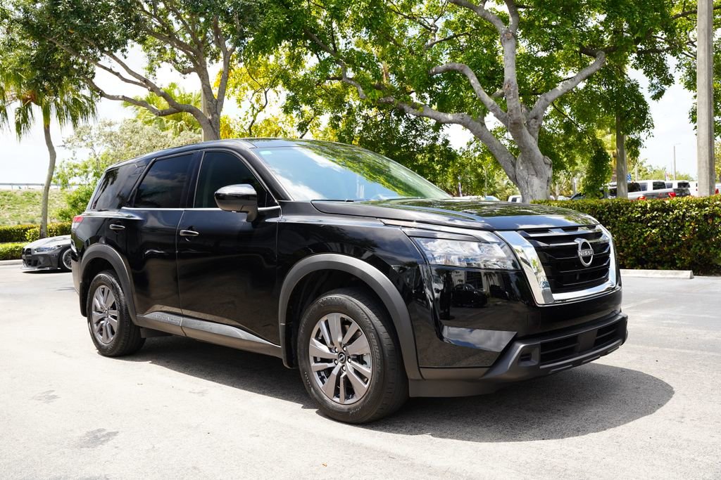 Used 2023 Nissan Pathfinder S image 12