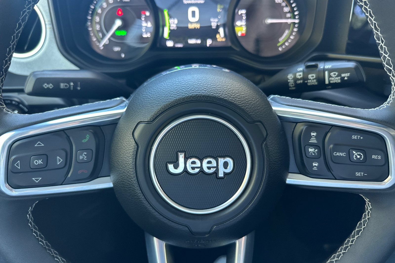 Used 2025 Jeep Wrangler Unlimited Sahara AWD/4WD image 23