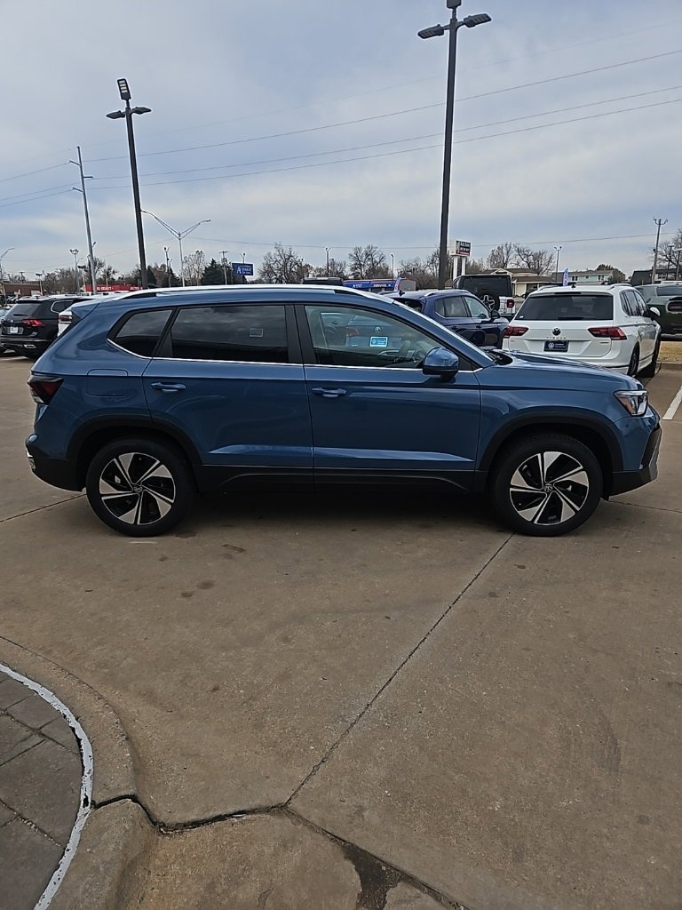 New 2026 Volkswagen Taos SE image 4
