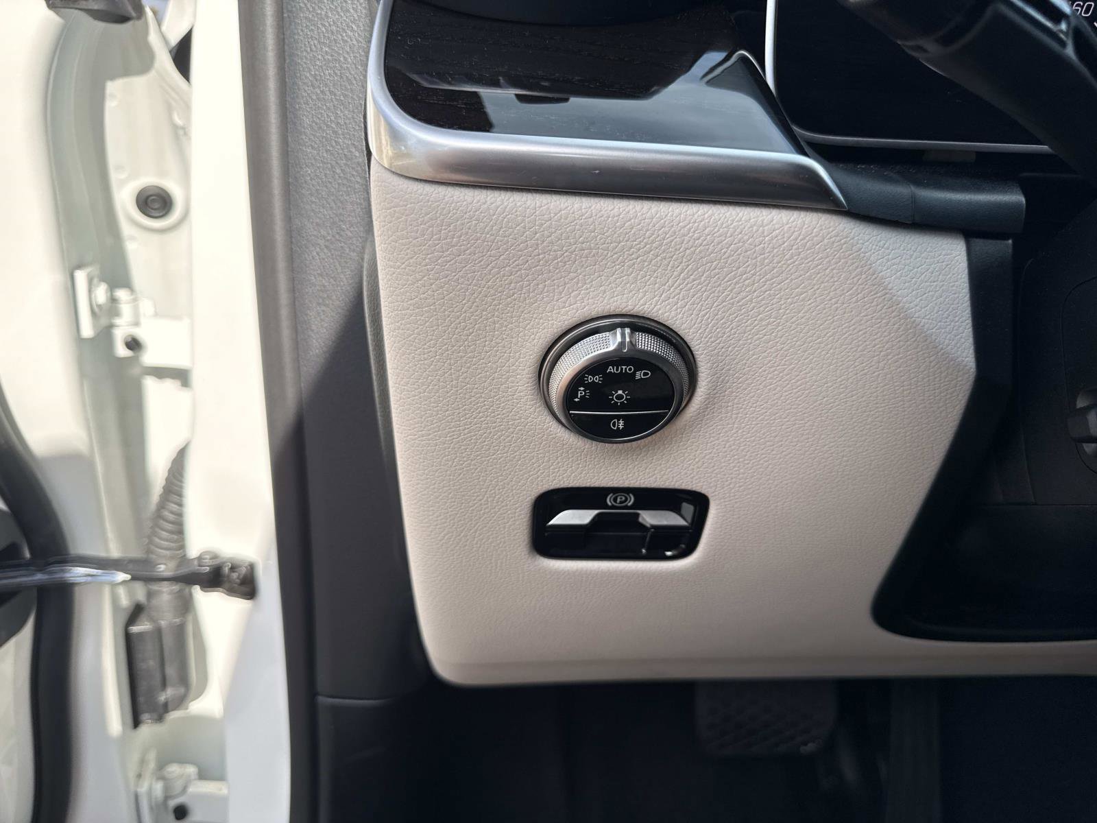 Used 2025 Mercedes-Benz GLC 300 image 32