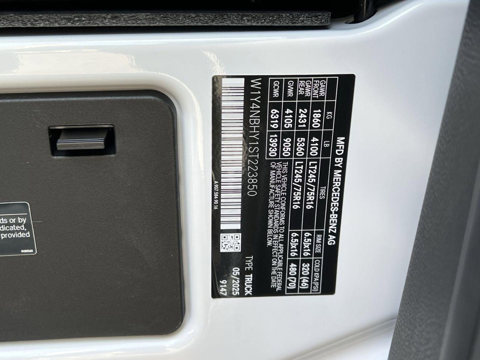 New 2025 Mercedes-Benz Sprinter 2500 image 35