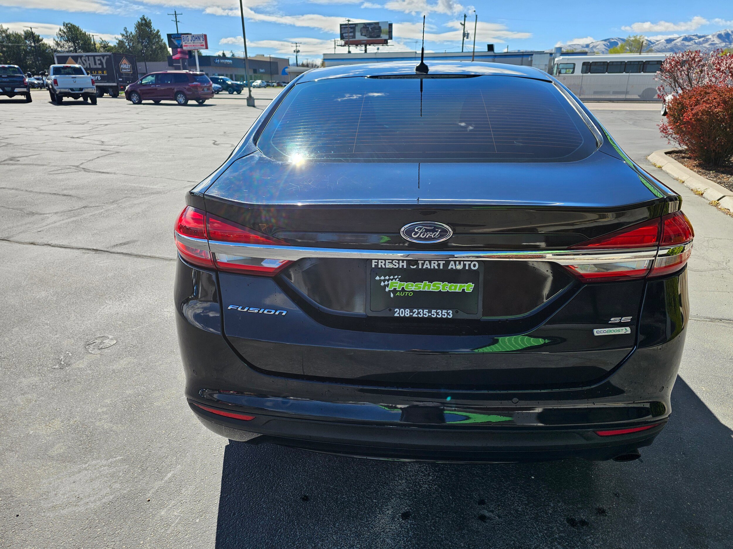 Used 2017 Ford Fusion SE w/ Fusion SE Technology Package FWD image 7