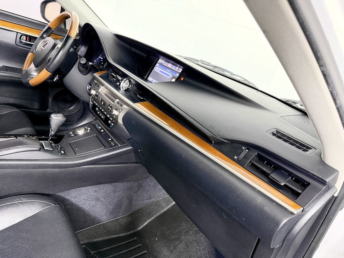 Used 2014 Lexus ES 300h w/ Luxury Package w/Bamboo Trim FWD image 40