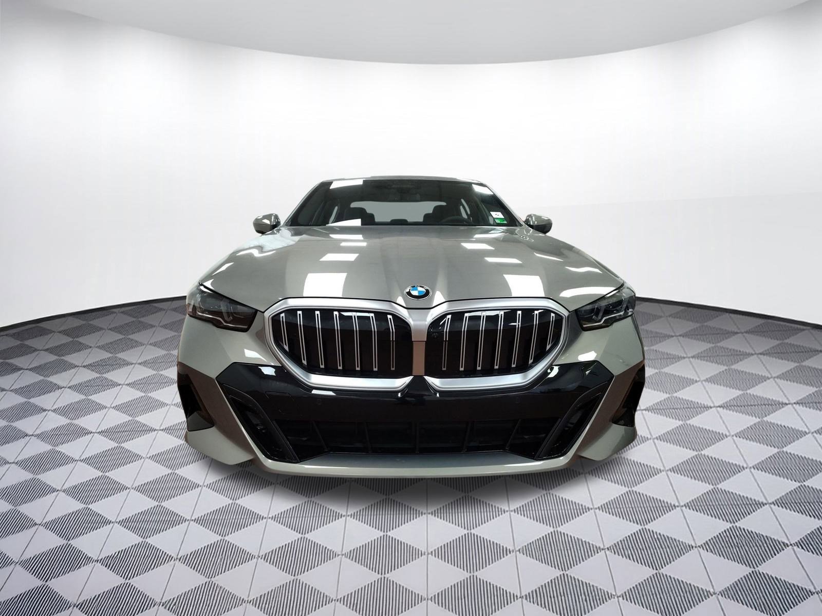 New 2026 BMW 530i xDrive w/ M Sport Package AWD/4WD image 5