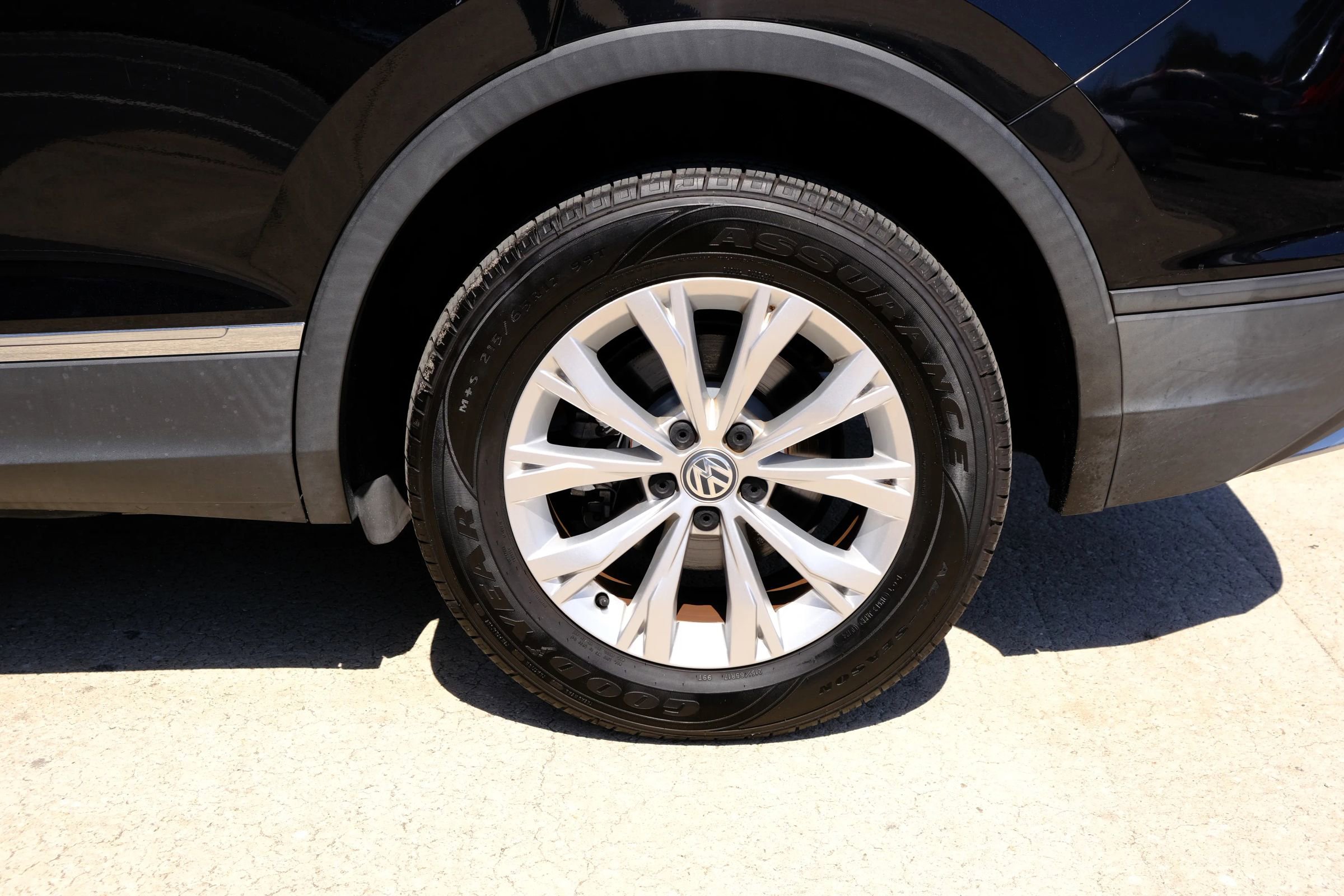 Used 2018 Volkswagen Tiguan SE FWD image 14