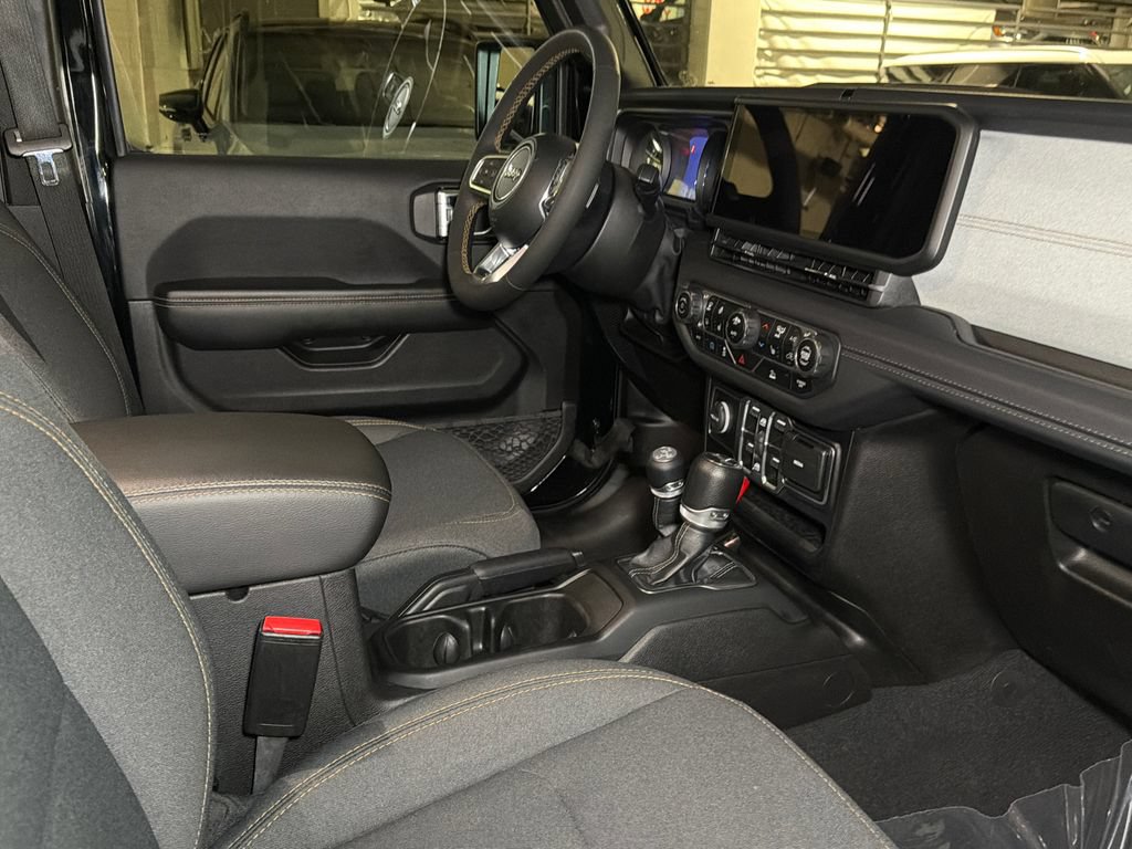Used 2024 Jeep Wrangler Unlimited Sahara AWD/4WD image 11
