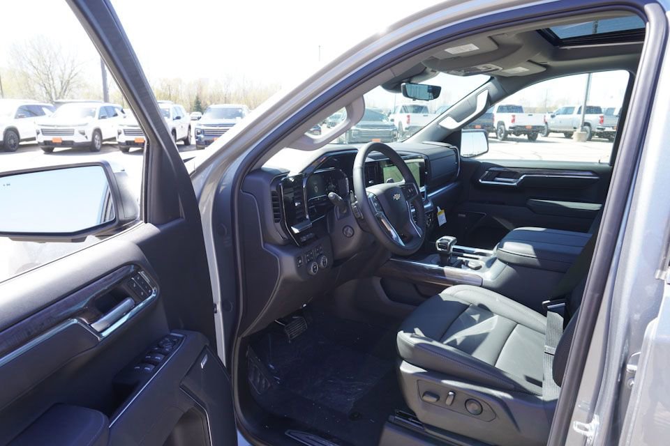 New 2025 Chevrolet Silverado 1500 LTZ w/ LTZ Premium Package image 10