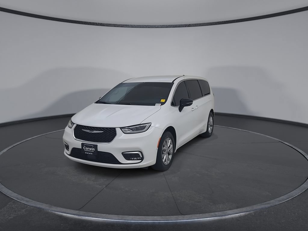 Used 2025 Chrysler Pacifica Select AWD/4WD image 7