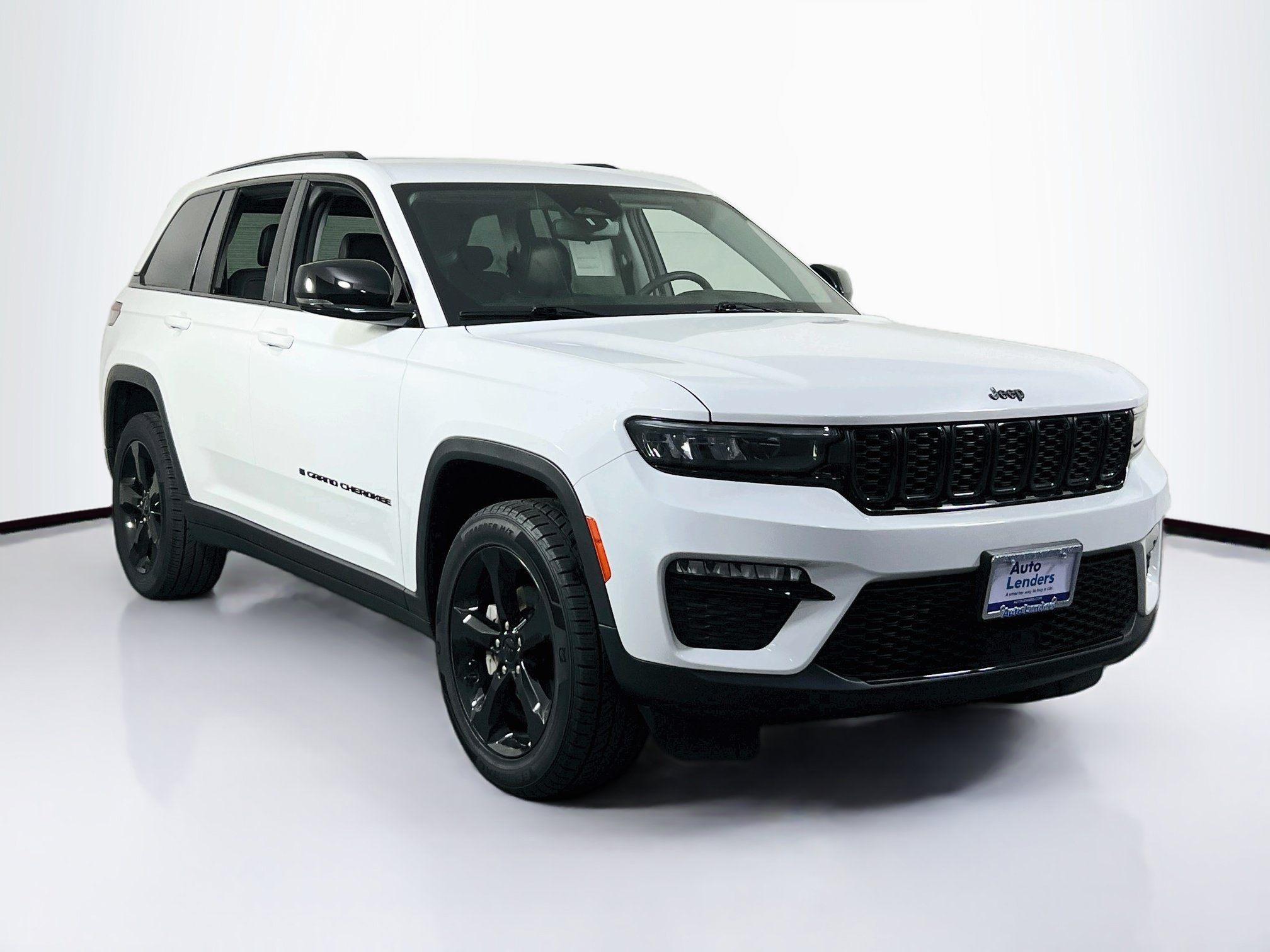 Used 2023 Jeep Grand Cherokee Limited w/ Black Appearance Package AWD/4WD image 3