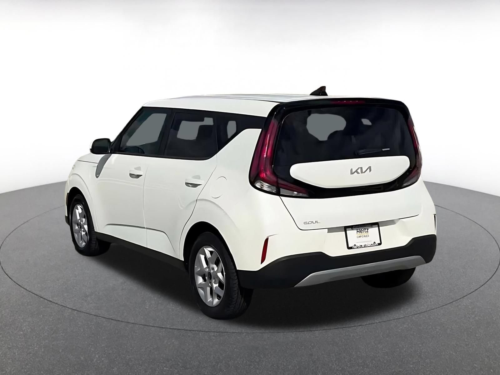 Used 2025 Kia Soul LX w/ LX Technology Package FWD image 10
