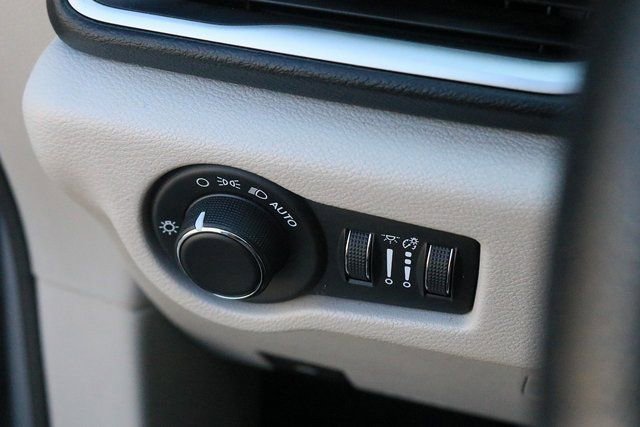 Used 2020 Chrysler Voyager Lxi FWD image 25