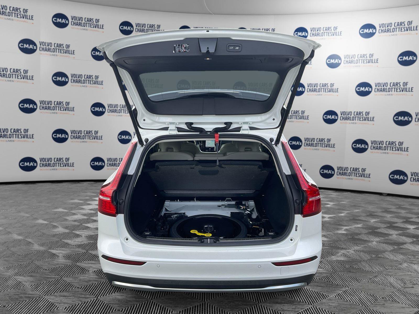Certified 2024 Volvo V60 B5 Cross Country Plus AWD/4WD image 11