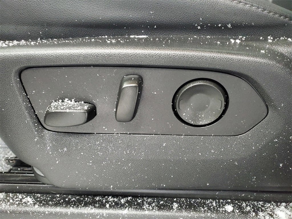 Used 2023 Chevrolet Suburban Z71 w/ Luxury Package image 8