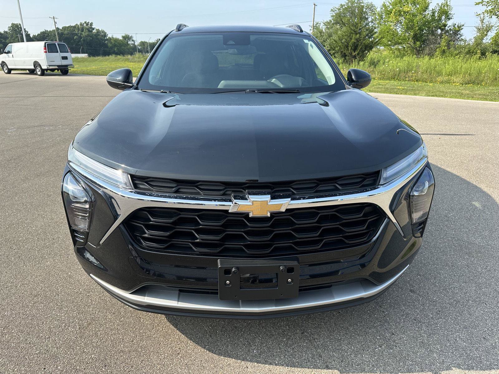 Used 2025 Chevrolet Trax LT FWD image 12