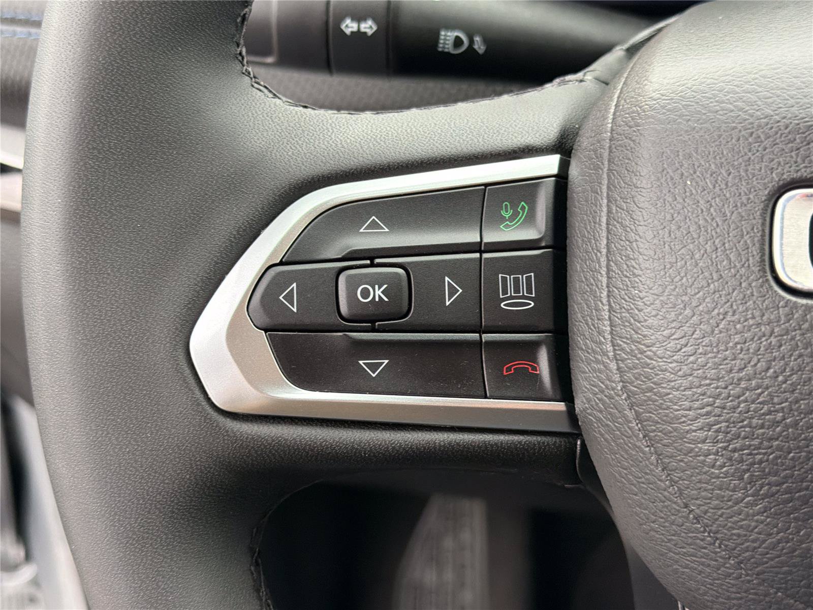 Used 2025 Jeep Compass Limited w/ High Altitude Package AWD/4WD image 24