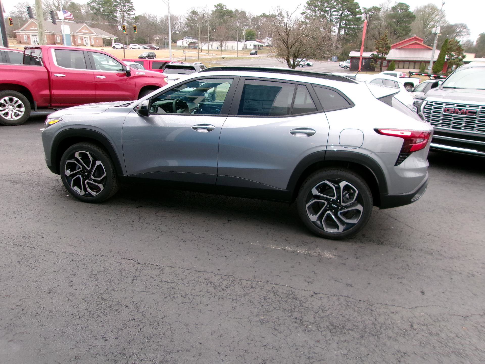 New 2026 Chevrolet Trax RS w/ Sunroof Package image 6