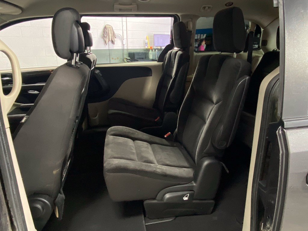 Used 2019 Dodge Grand Caravan SE FWD image 25