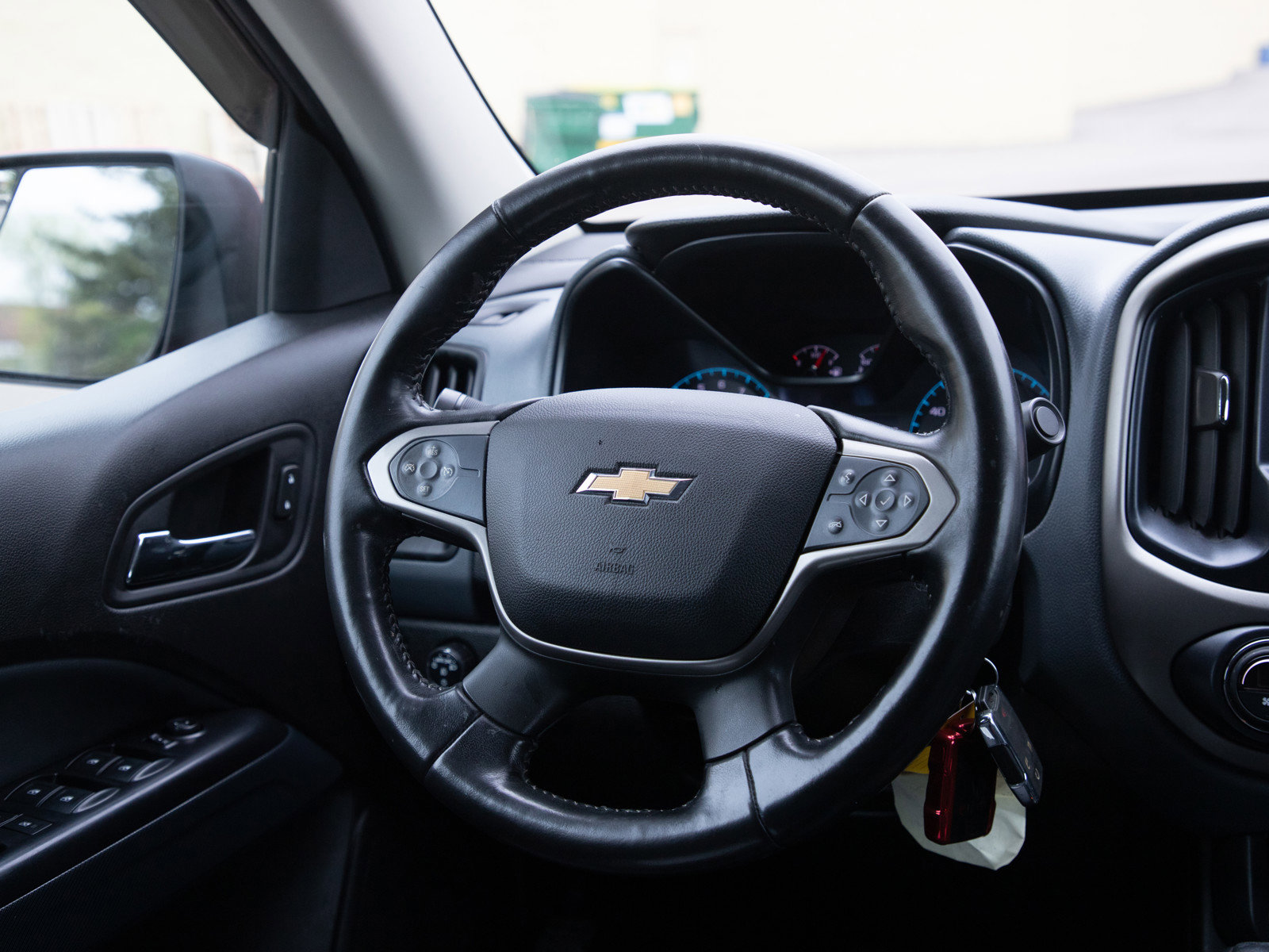 Used 2017 Chevrolet Colorado Z71 AWD/4WD image 14