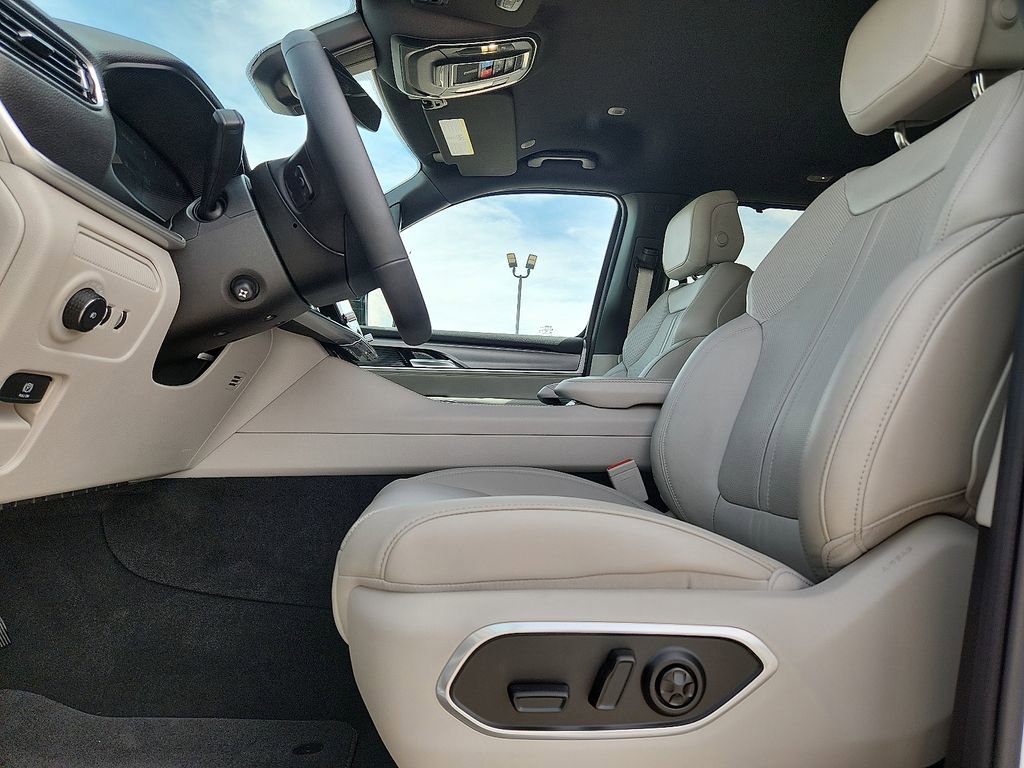 New 2025 Jeep Wagoneer 4WD w/ Convenience Group I image 20