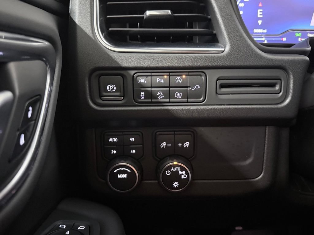 Used 2022 Chevrolet Tahoe Z71 w/ Luxury Package AWD/4WD image 33