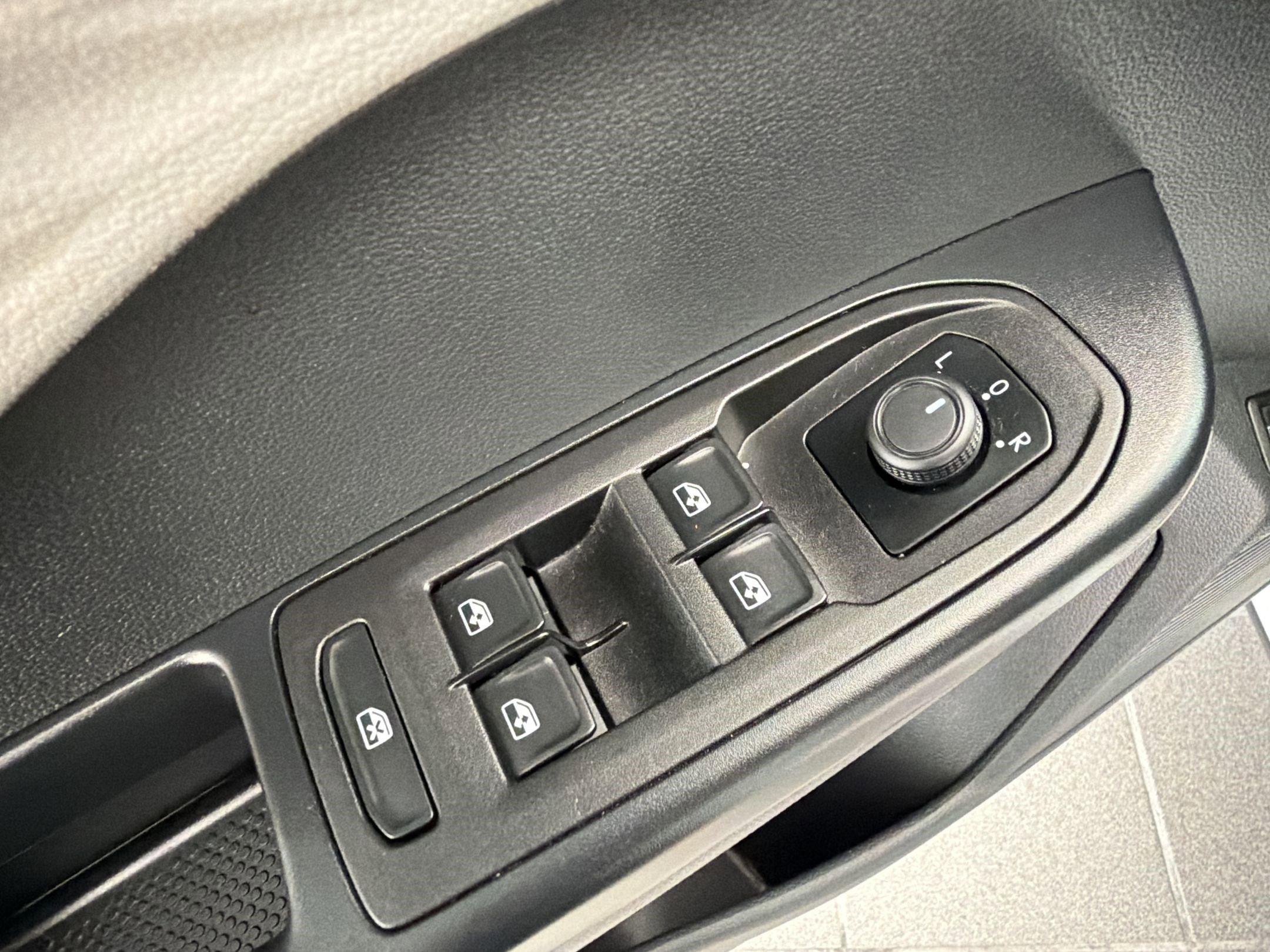 Used 2023 Volkswagen Taos S image 13