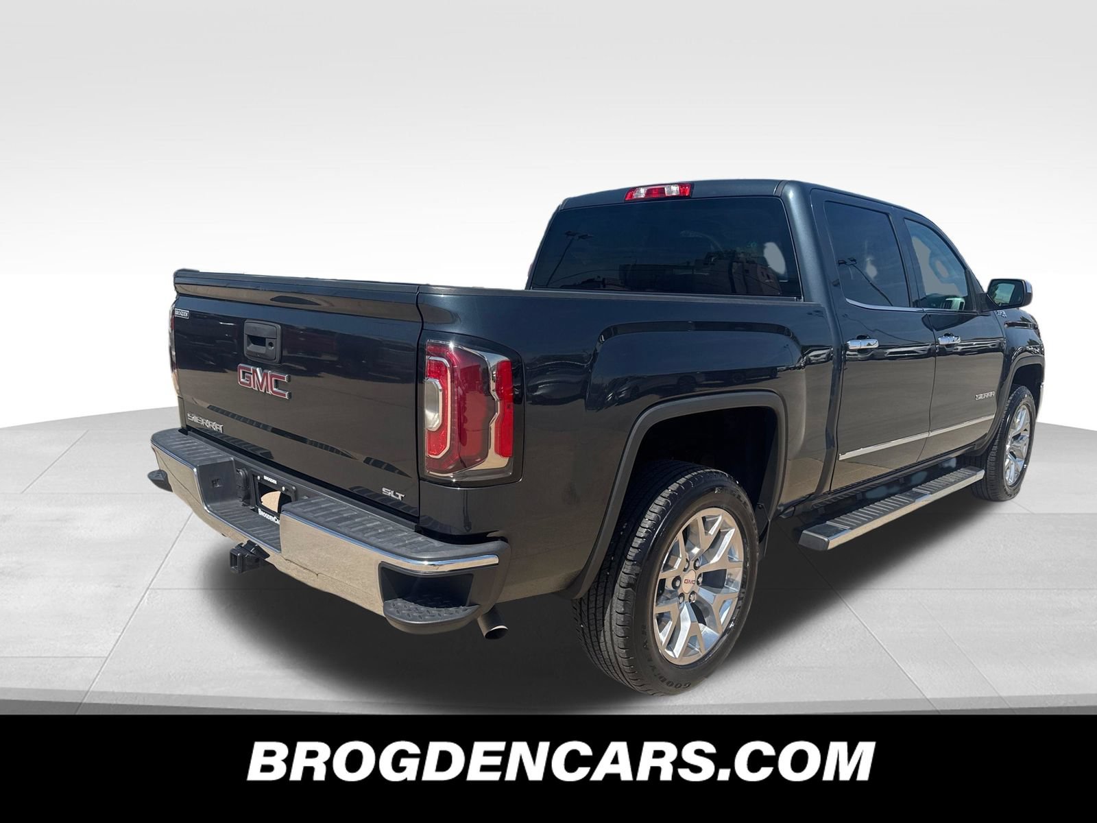Used 2018 GMC Sierra 1500 SLT w/ SLT Premium Package AWD/4WD image 3