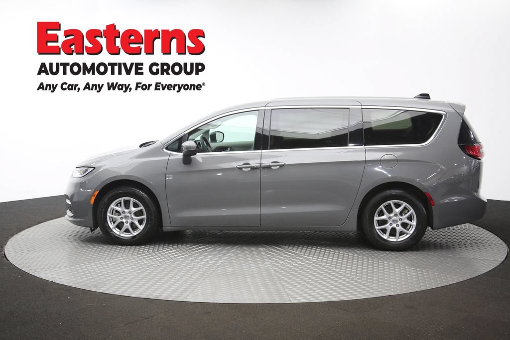 Used 2023 Chrysler Pacifica Touring-L FWD image 60