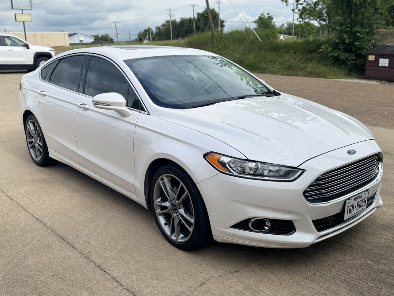 Used 2015 Ford Fusion Titanium FWD image 2